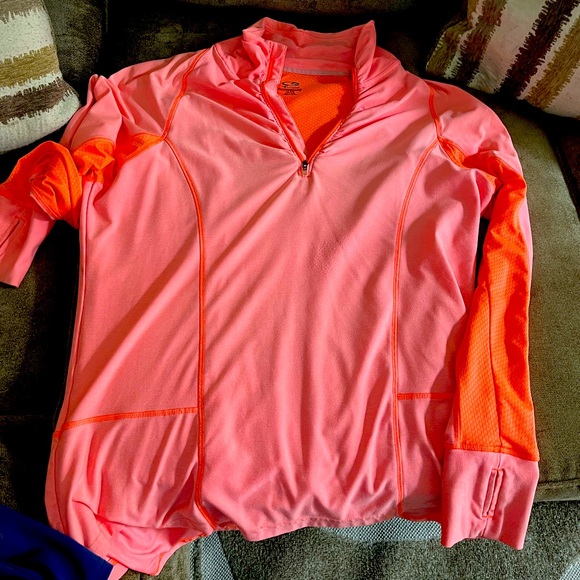 Workout outfit with matching skirt. Size xl. - Picture 2 of 9